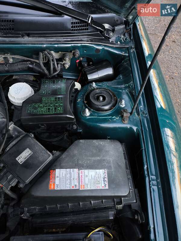 Ліфтбек Mitsubishi Carisma 1996 в Надвірній