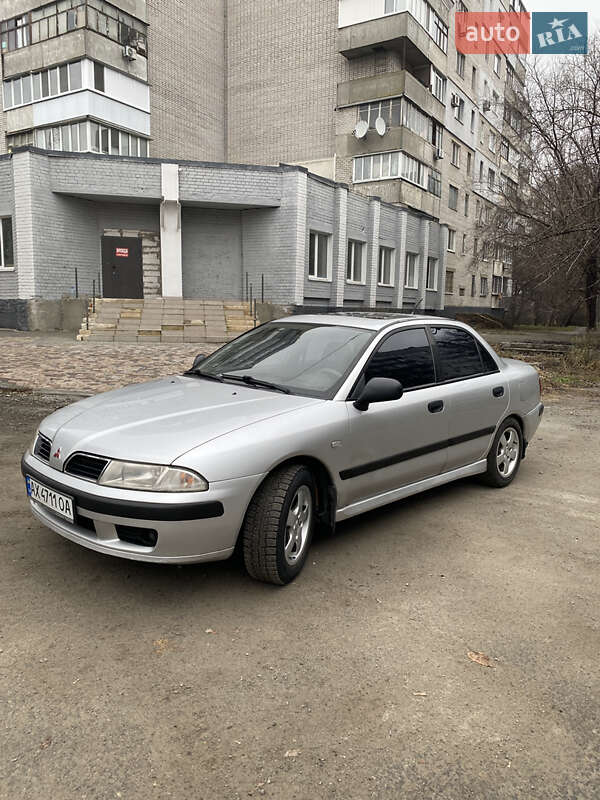 Седан Mitsubishi Carisma 2001 в Днепре