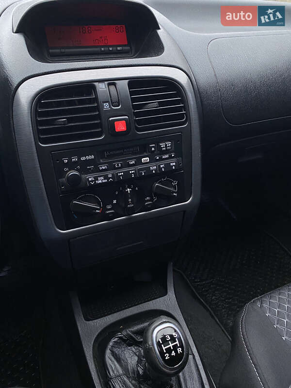 Седан Mitsubishi Carisma 2001 в Днепре