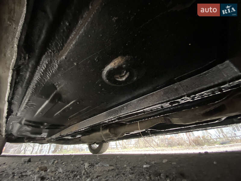 Седан Mitsubishi Carisma 2001 в Днепре