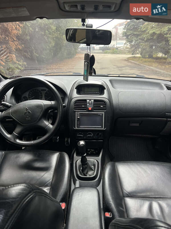 Седан Mitsubishi Carisma 2003 в Львове