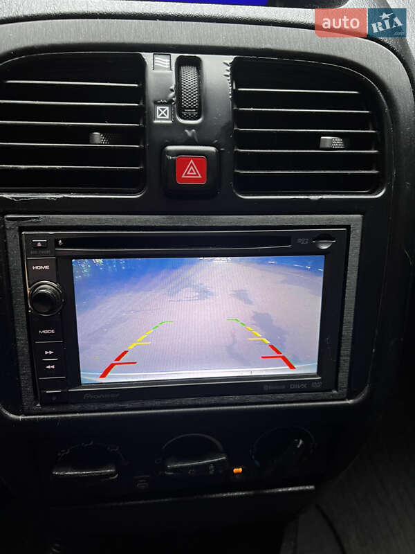 Седан Mitsubishi Carisma 2003 в Львове