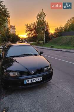 Седан Mitsubishi Carisma 2002 в Жовкві