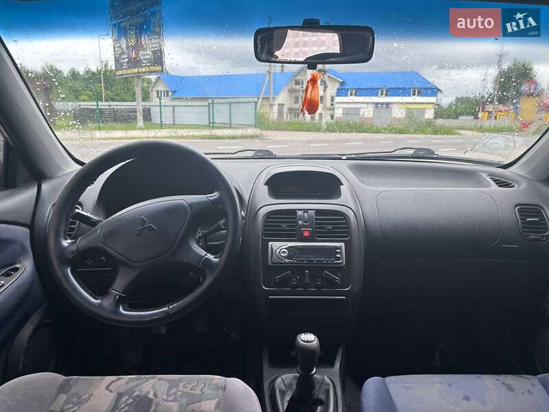 Седан Mitsubishi Carisma 2003 в Івано-Франківську