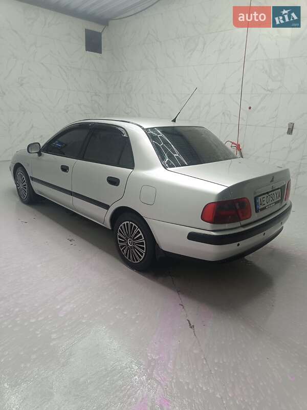 Седан Mitsubishi Carisma 2001 в П'ятихатках