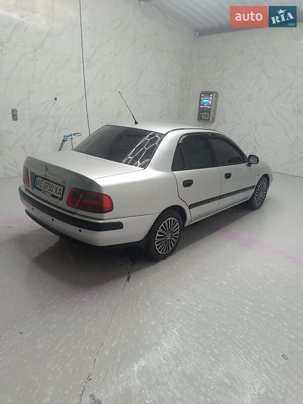 Седан Mitsubishi Carisma 2001 в П'ятихатках