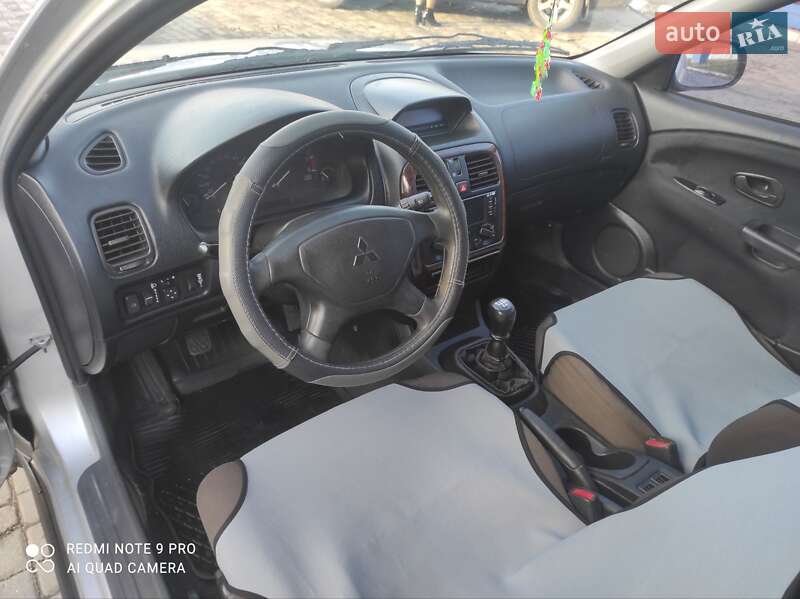 Ліфтбек Mitsubishi Carisma 2001 в Дубні