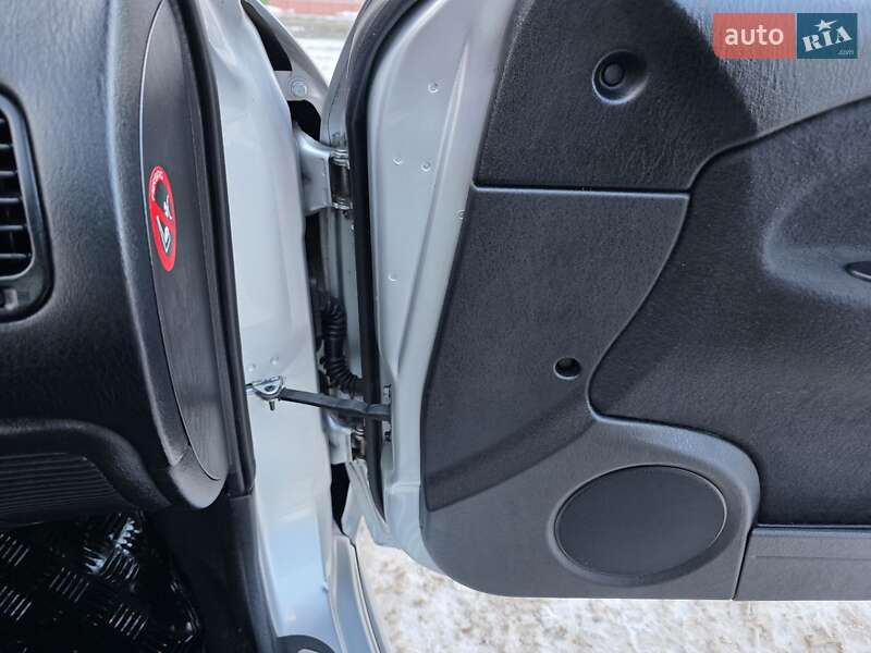 Лифтбек Mitsubishi Carisma 2003 в Хмельницком фото 49 Лифтбек Mitsubishi Carisma 2003 в Хмельницком
