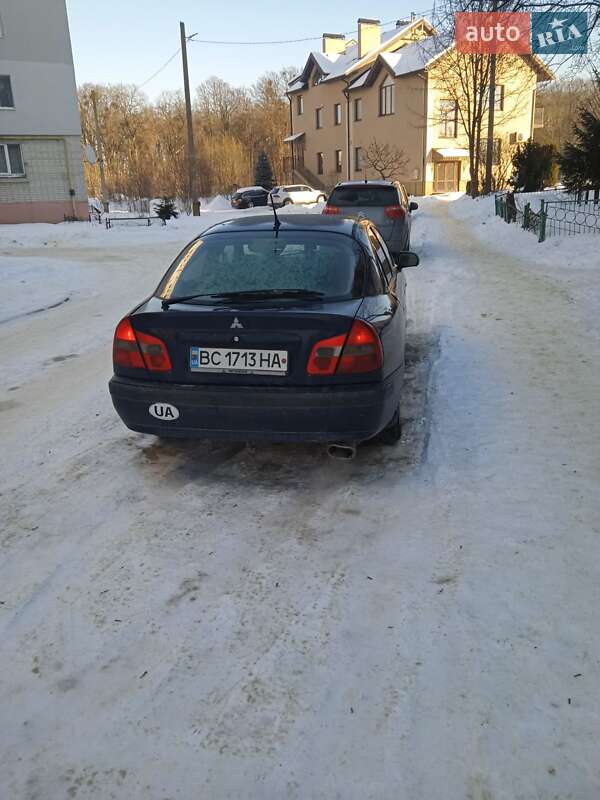 Лифтбек Mitsubishi Carisma 1999 в Львове