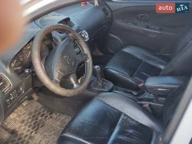 Лифтбек Mitsubishi Carisma 2002 в Львове