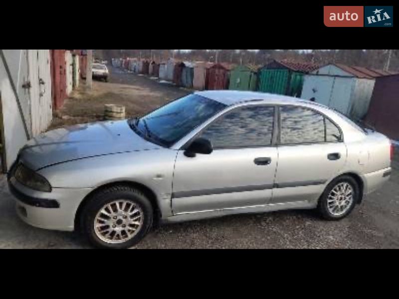 Лифтбек Mitsubishi Carisma 2002 в Львове
