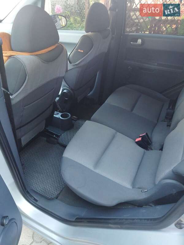 Хетчбек Mitsubishi Colt 2005 в Ківерцях