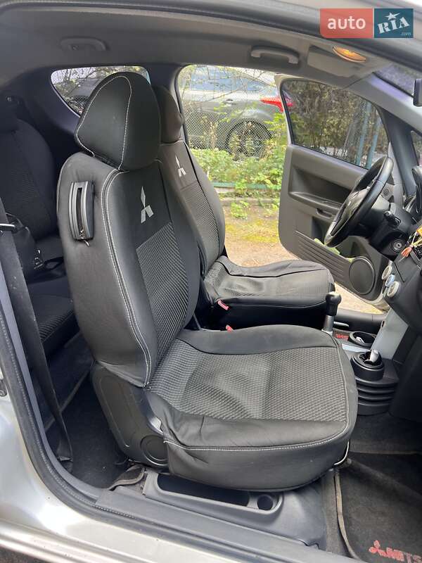 Хэтчбек Mitsubishi Colt 2005 в Покровском