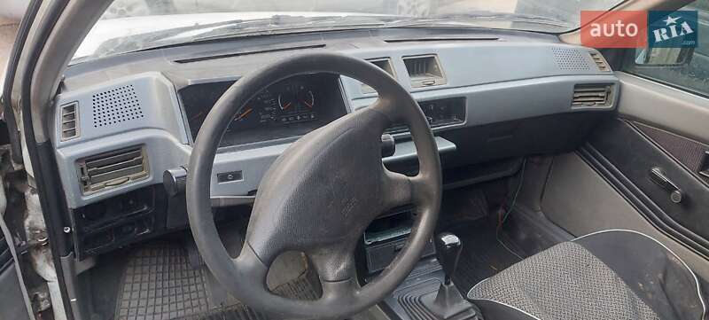 Хэтчбек Mitsubishi Colt 1987 в Вольнянске фото 5 Хэтчбек Mitsubishi Colt 1987 в Вольнянске