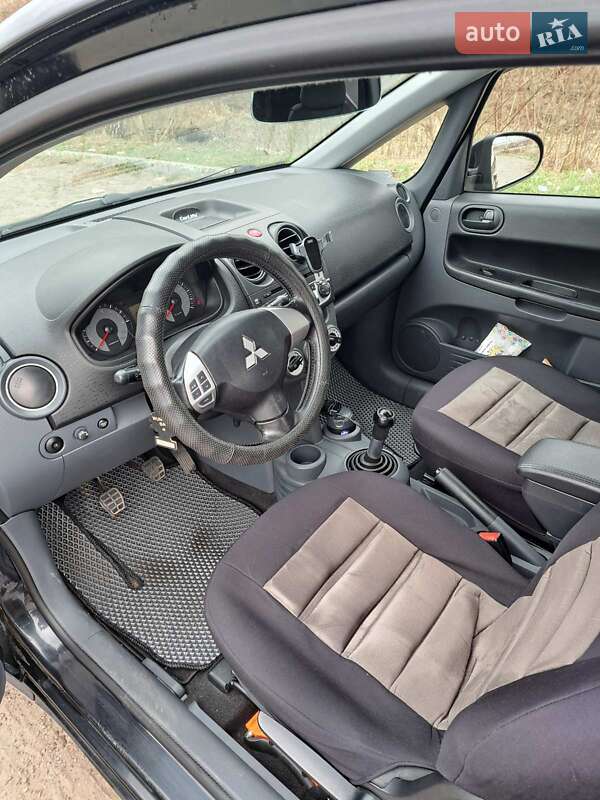 Хэтчбек Mitsubishi Colt 2010 в Львове