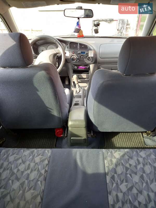 Хэтчбек Mitsubishi Colt 1996 в Новоселице