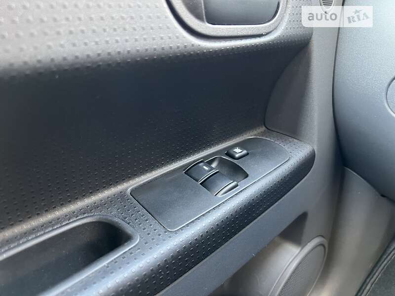 Хэтчбек Mitsubishi Colt 2009 в Черновцах