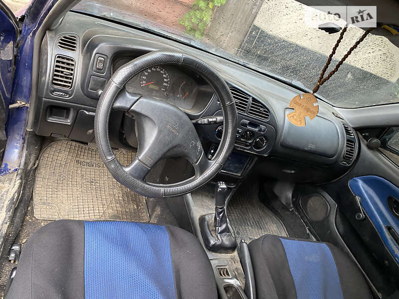 Хэтчбек Mitsubishi Colt 2000 в Александрие