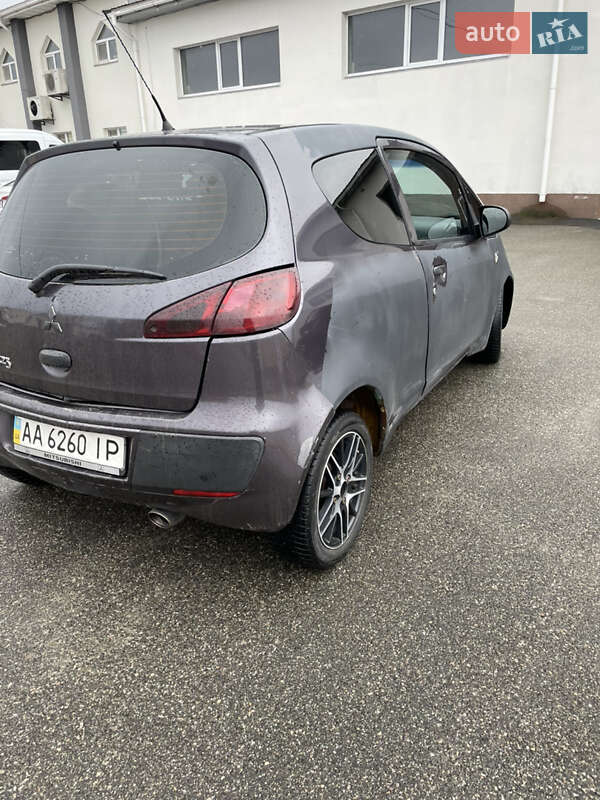 Хэтчбек Mitsubishi Colt 2005 в Новых Петровцах