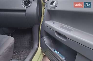 Хэтчбек Mitsubishi Colt 2005 в 