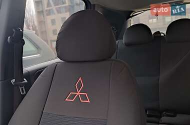 Хэтчбек Mitsubishi Colt 2005 в 