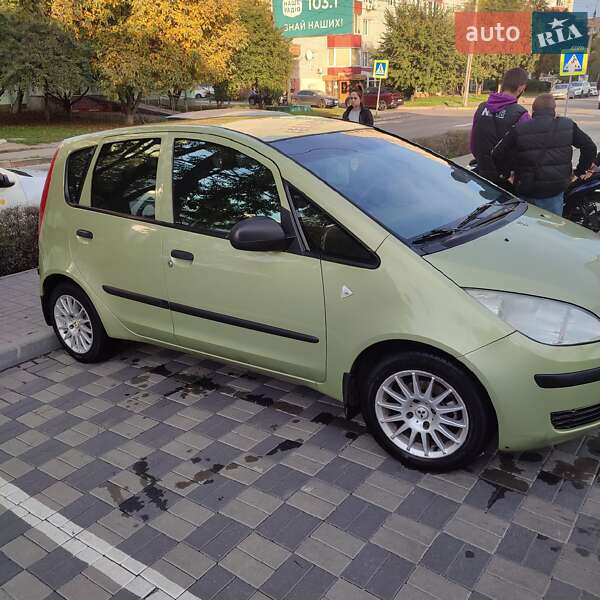 Хэтчбек Mitsubishi Colt 2005 в 