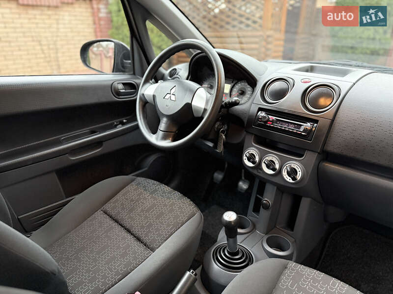 Хэтчбек Mitsubishi Colt 2009 в Черновцах