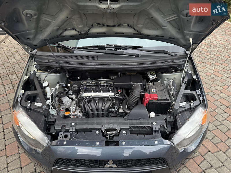 Хэтчбек Mitsubishi Colt 2009 в Черновцах