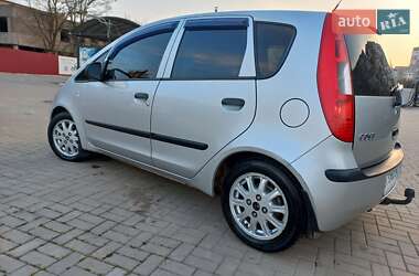 Хэтчбек Mitsubishi Colt 2005 в 