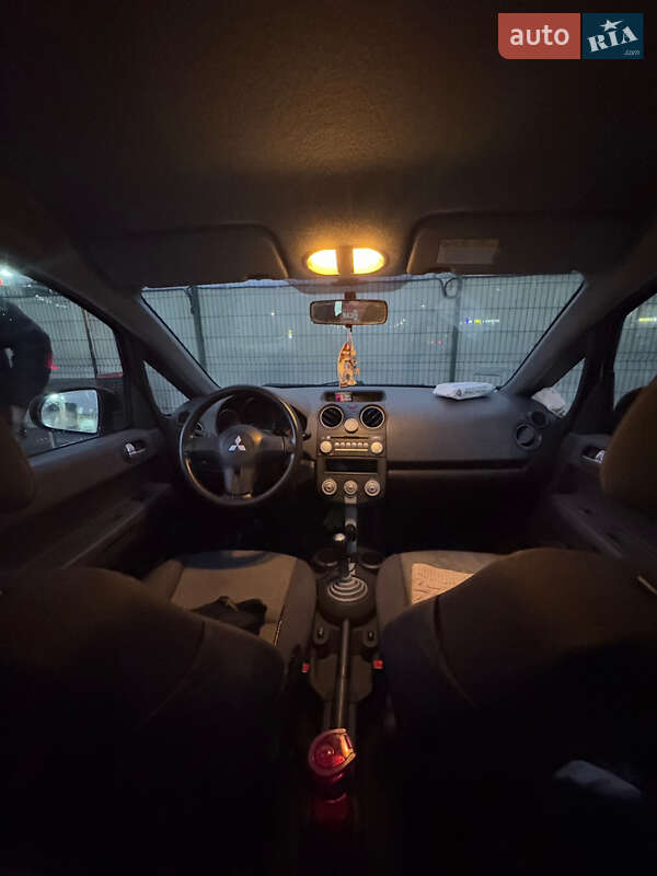 Хэтчбек Mitsubishi Colt 2006 в Киеве