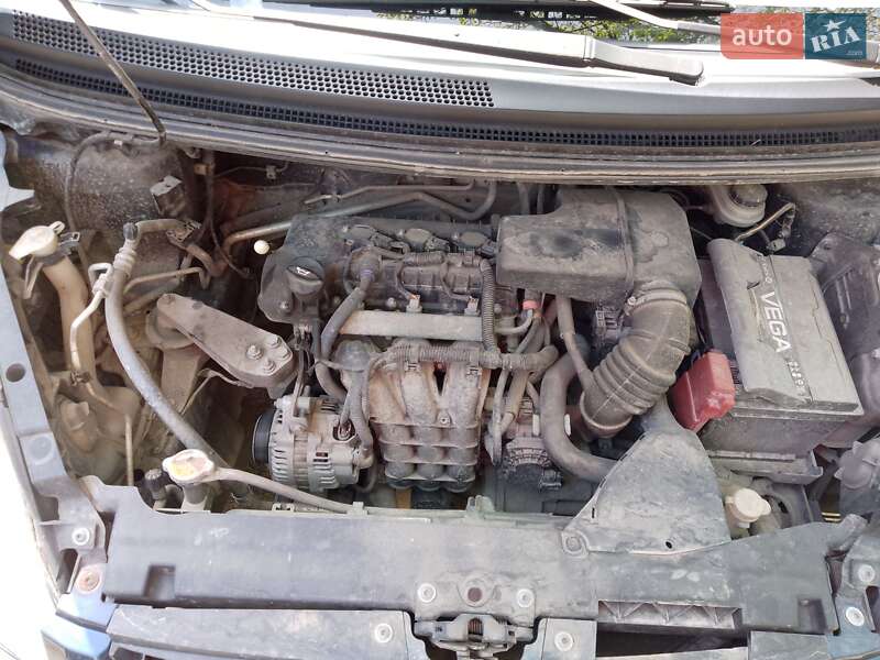 Хетчбек Mitsubishi Colt 2004 в Сокирянах