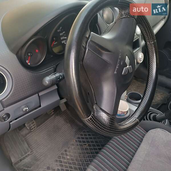 Хэтчбек Mitsubishi Colt 2007 в Черноморске