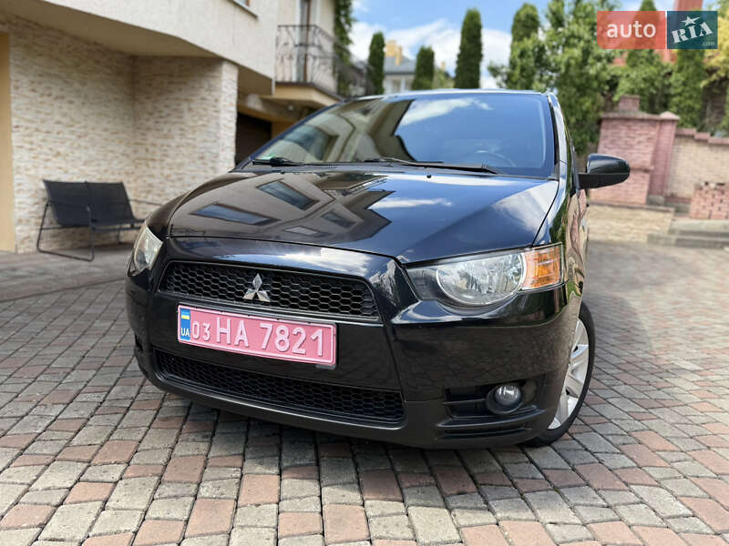Хэтчбек Mitsubishi Colt 2010 в Черновцах