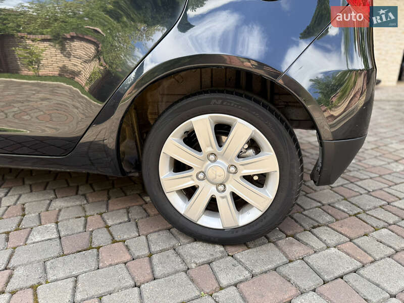 Хэтчбек Mitsubishi Colt 2010 в Черновцах