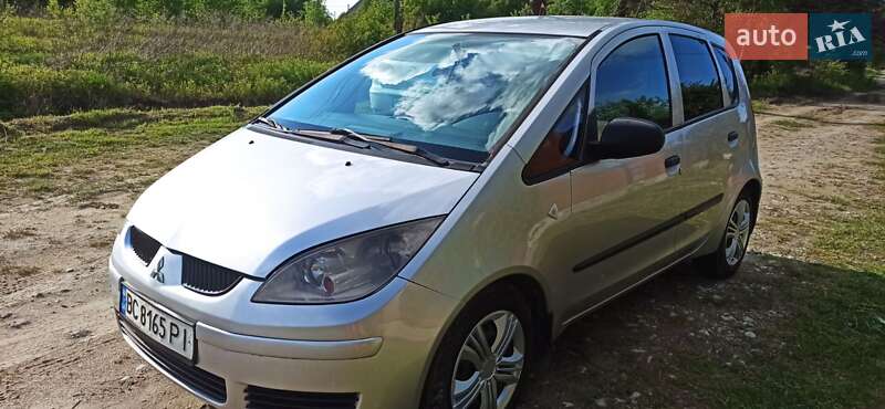 Хэтчбек Mitsubishi Colt 2004 в Новояворовске