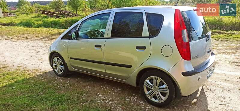 Хэтчбек Mitsubishi Colt 2004 в 