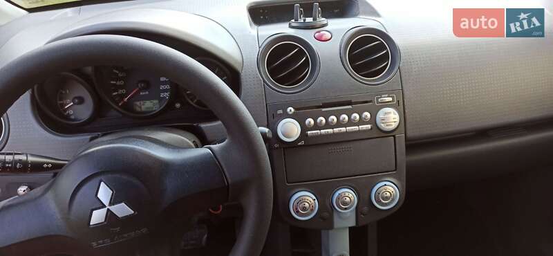 Хэтчбек Mitsubishi Colt 2004 в Новояворовске