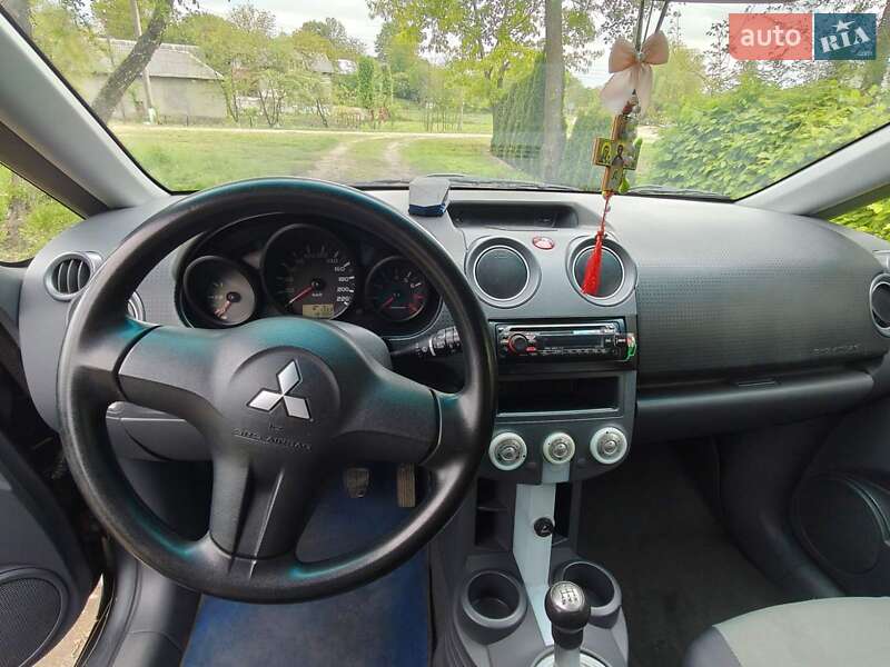 Хэтчбек Mitsubishi Colt 2005 в Новояворовске