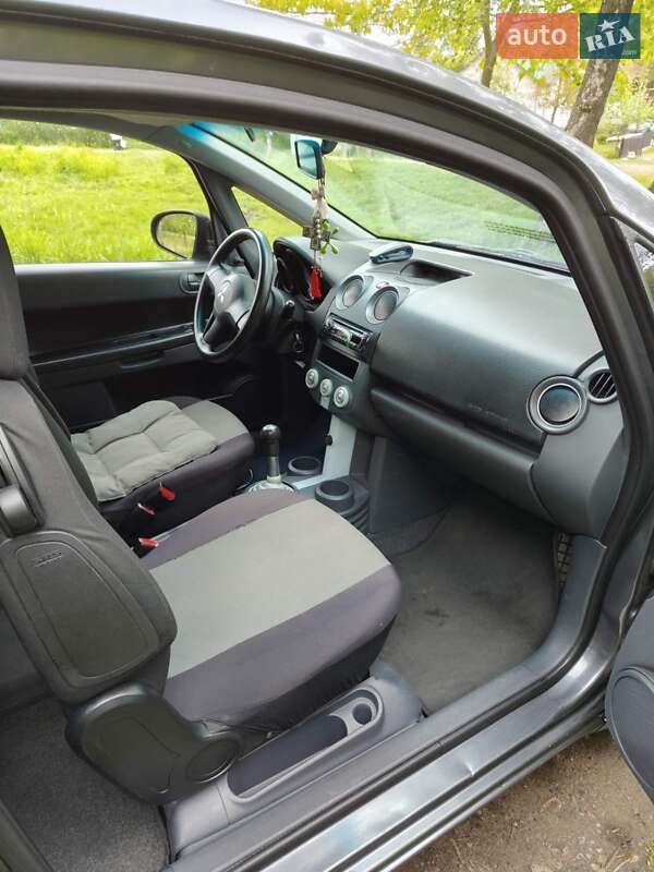 Хэтчбек Mitsubishi Colt 2005 в Новояворовске