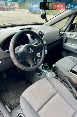 Хэтчбек Mitsubishi Colt 2005 в 