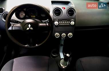 Хэтчбек Mitsubishi Colt 2005 в 