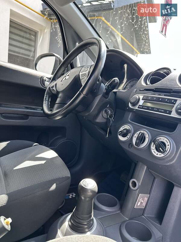 Хэтчбек Mitsubishi Colt 2013 в Черновцах