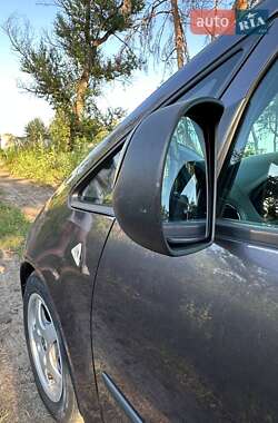 Хэтчбек Mitsubishi Colt 2005 в 