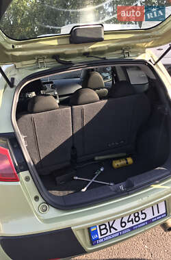 Хэтчбек Mitsubishi Colt 2005 в 