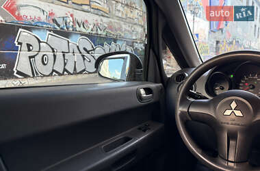Хэтчбек Mitsubishi Colt 2005 в 