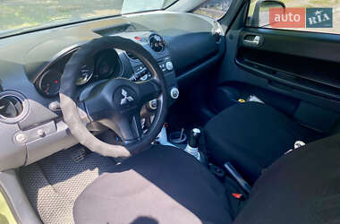 Хэтчбек Mitsubishi Colt 2006 в 