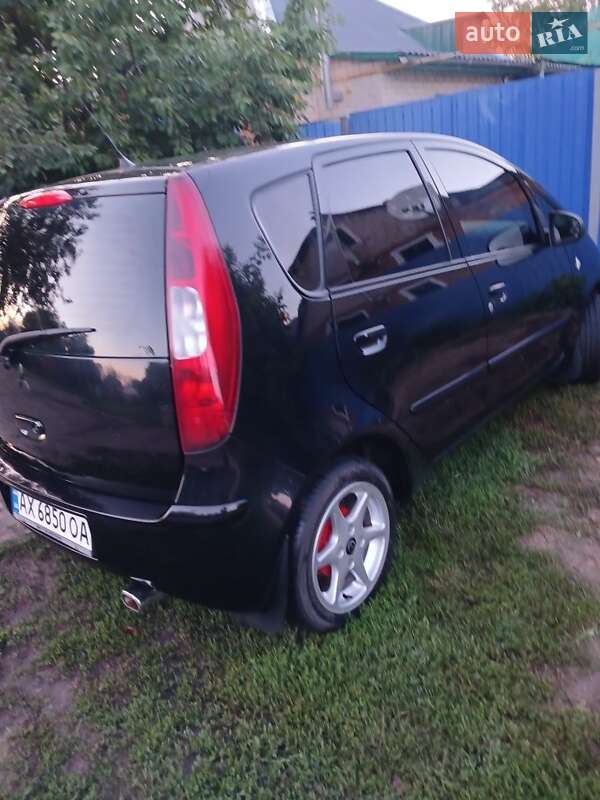 Хэтчбек Mitsubishi Colt 2005 в 