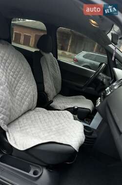 Хэтчбек Mitsubishi Colt 2006 в 