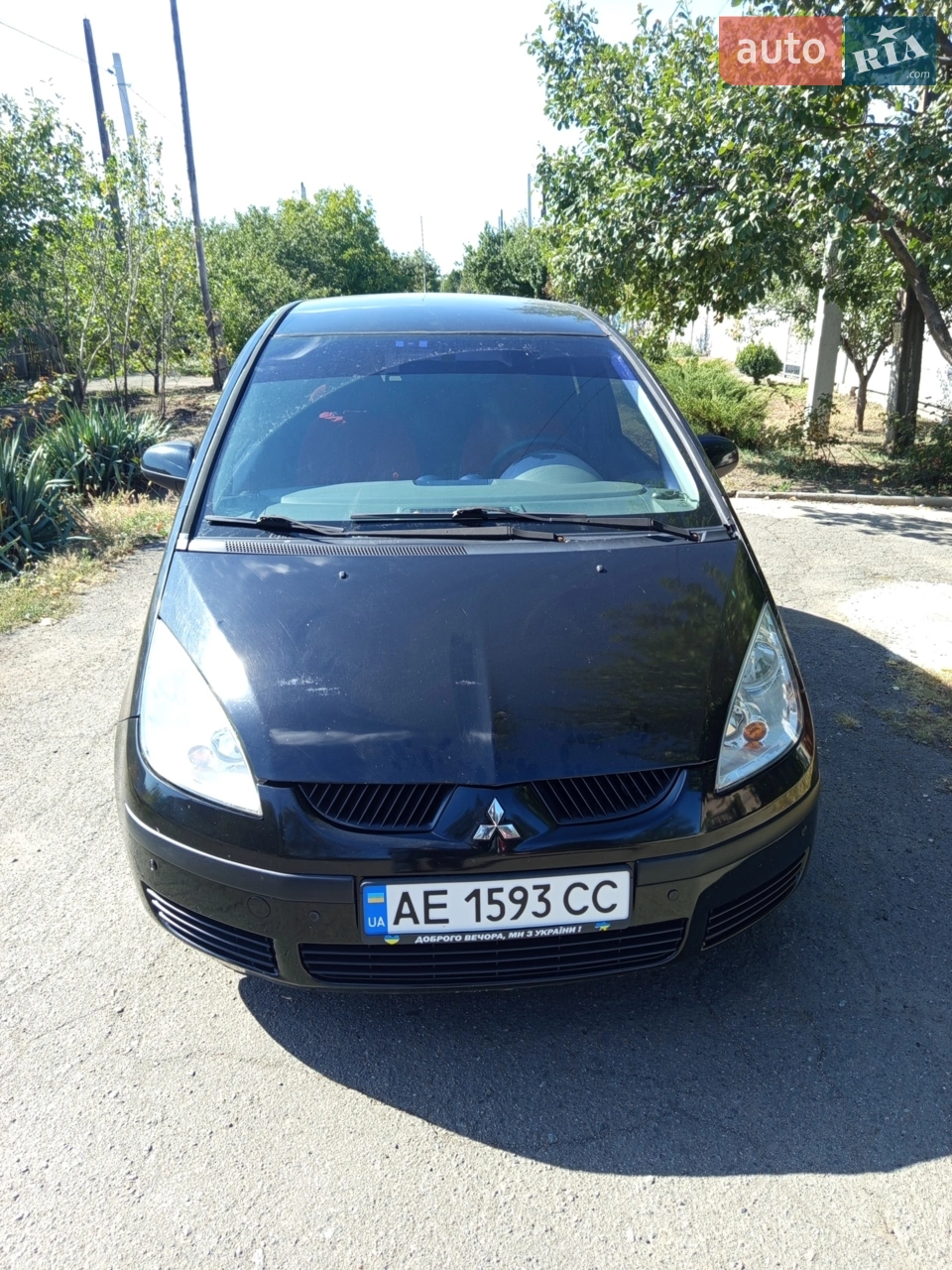 Невеликий, маневрений, економічний.
Добрий перший навчальний автомобіль, 
після закінчення автошколи. 