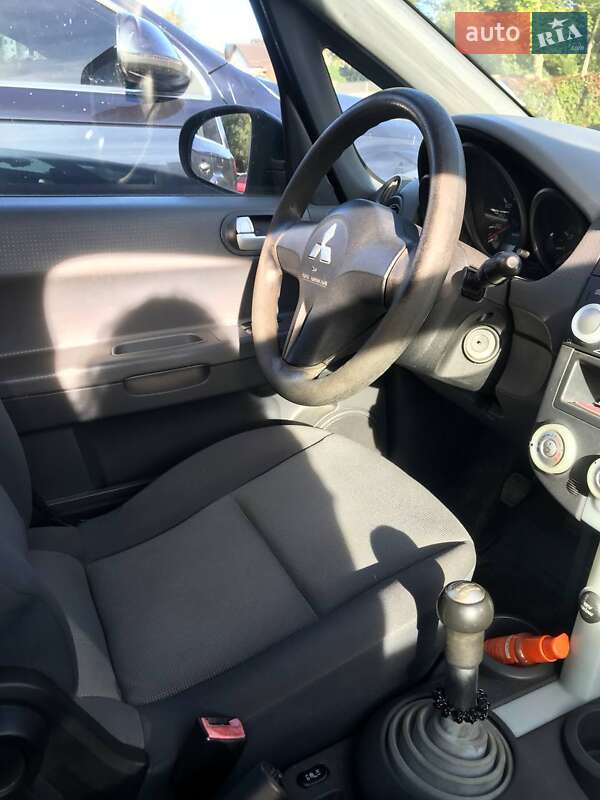 Хэтчбек Mitsubishi Colt 2007 в Львове фото 5 Хэтчбек Mitsubishi Colt 2007 в Львове